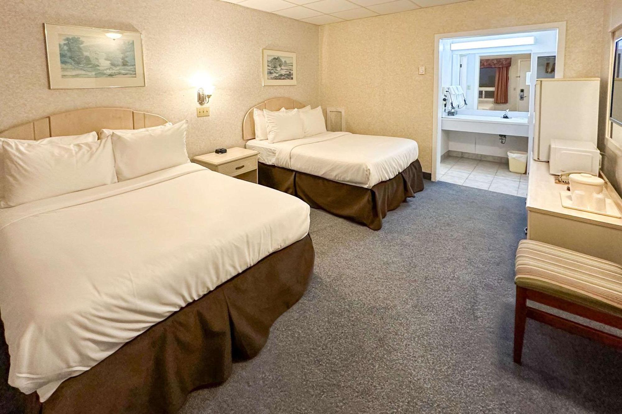 Rodeway Inn Woodstock Exteriör bild